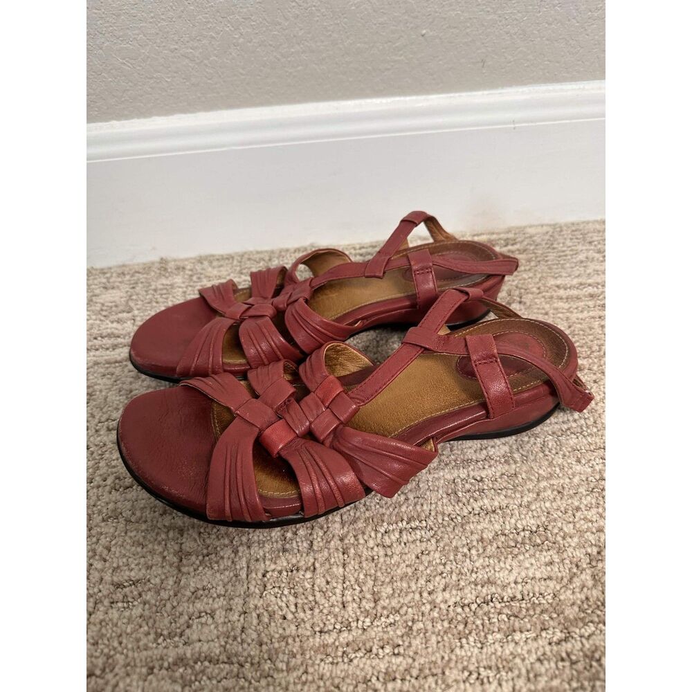 Clarks Artisan Red Leather Strappy Comfort Slingback Sandals Women's Size 8.5 M - Picture 2 of 5
